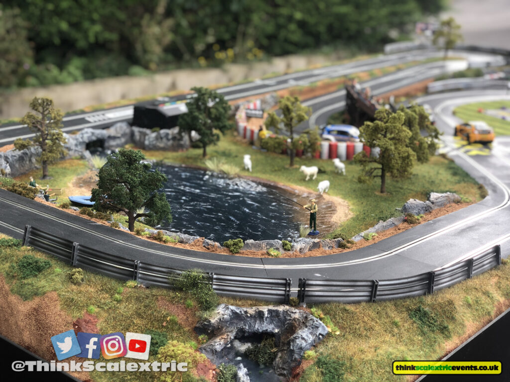 Bespoke Track: Compact Race Track 8' x4'