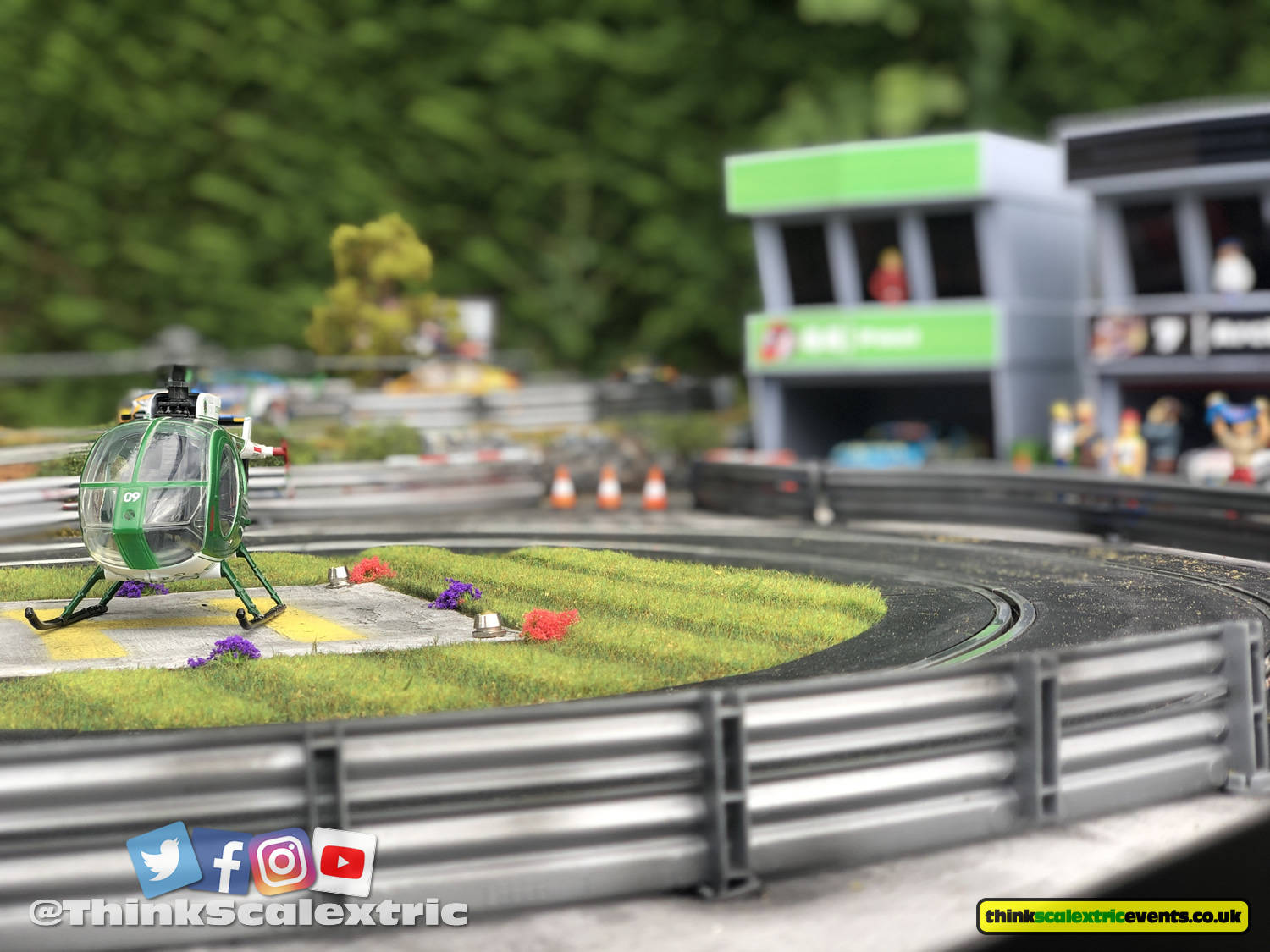 Bespoke Track: Compact Race Track 8' x4'