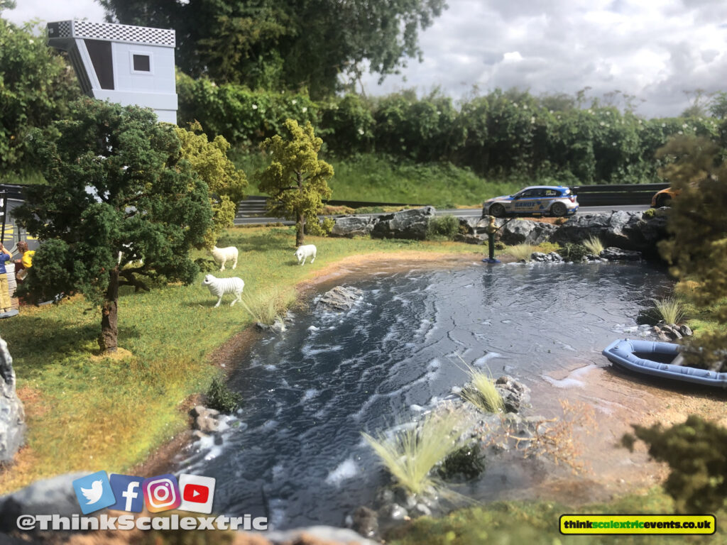 Bespoke Track: Compact Race Track 8' x4'